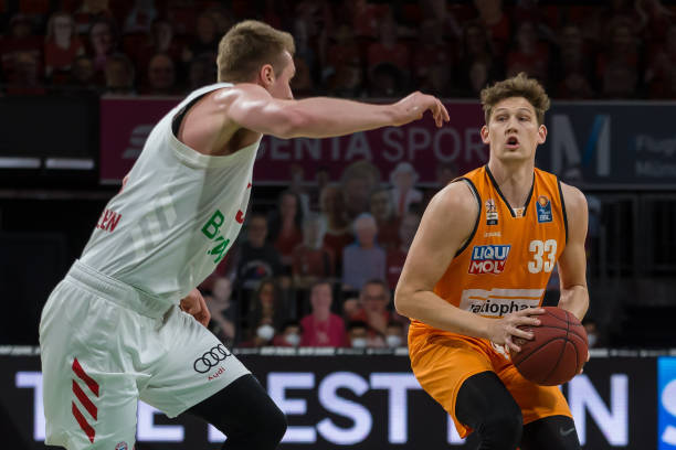 也从侧面凸 也从侧面凸